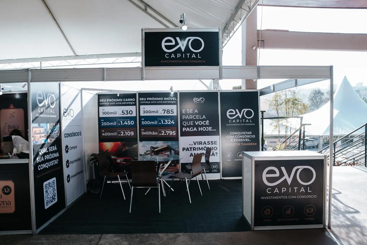 Estrutura do estande oficial da EVO Capital no Empreende Poços 2026